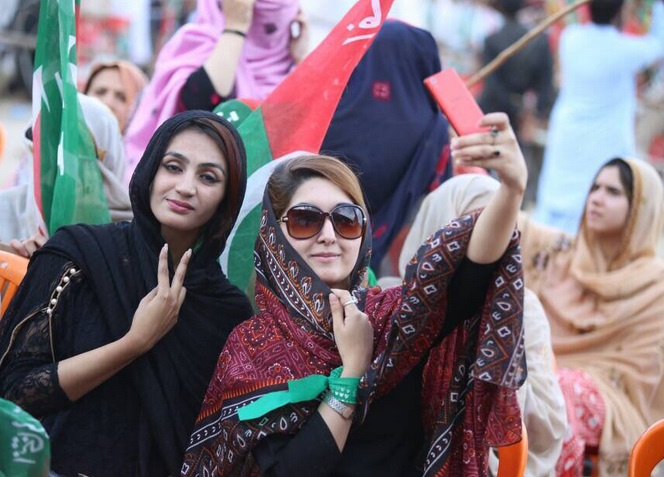 PTI's Girls and Women in Quetta Jalsa 19-05-2017