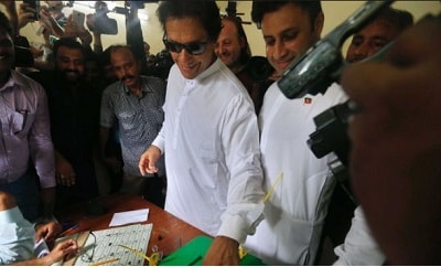 Bye Elections 2018 | Prime Minister Imran khan vote casting in NA-53 Mohra Noor Polling Station 1 Imran Khan Vote Casting in By Election 2018 - NA 53 Islamabad Polling Station